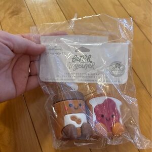 NWT Hallmark Better Together Magnetic Ornaments- Peanut butter Jelly